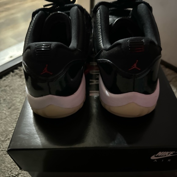 Pre-owned Shoes willing to sale for $100 -$ 90. - Picture 7 of 9